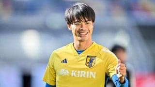 「三笘airpodsやめたの？」ファンの視線は日本代表・三笘薫のイヤホンに集中！ 「またぐちゃぐちゃ有線になってる」「有線イヤホンだ!!!!!やったね」など、ブライトン選手登場の動画で意外な反応