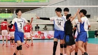 ３年ぶり！大観衆が戻ってきた　駿台学園がＶ王手、２カ月前に主将就任セッター・吉田「応援が力に」／春高バレー