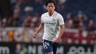 背番号は横浜FMと同じ「24」に決定、岩田智輝がセルティックファンの前でユニフォーム姿でお披露目も前田大然がツッコミ