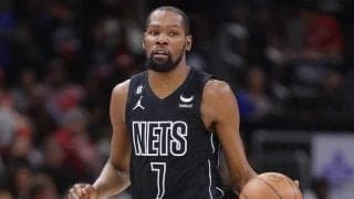 右ヒザを痛め退場したデュラント…アービングは「言い訳をする時間はない」とチームを鼓舞