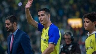 「どこまで飛ぶんだ」「CR7航空だ」デビュー待たれるC・ロナウド、練習中に見せた驚異のジャンプ力にチームメイトも唖然!?「後ろの選手の顔…」