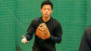 捕手からの送球は「絶対に止める」　名手が子どもたちに説くベースカバーの心構え