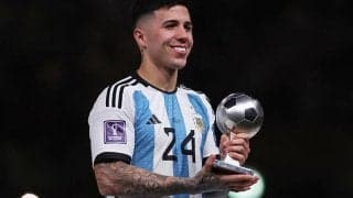 エンソ・フェルナンデスのチェルシー行きは破断か、シュミット監督は｢問題は解決｣と残留を強調