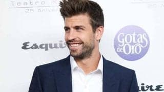 「あの覆面男は誰だ？」ピケ主催の7人制サッカーに素性を隠した選手が登場しざわつく…ユニフォームの名前は「謎」