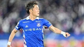 「エモいよね、こう言う伝統継承って」横浜FMのDFが2ショット写真で明かした「背番号変更の意味」！「柏方面の需要も相当だよね？」とクラブの垣根を越えて感動が広がる