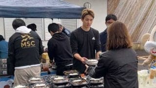 鷹・周東らが豪華“宮崎牛ランチ”振る舞う粋な計らい　巨人・松原らと自主トレ