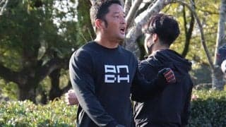 鷹・嶺井に松田が本塁打パフォ考案　ニックネームにちなんで「バウ！バウ！バウ！」