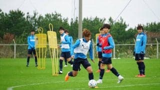 【毎日レポート! 川崎F沖縄合宿】寒さの中で11対11のミニゲームなど実施！ MF瀬川祐輔は「質が高くてきつい練習を毎日ヒーヒー言いながらやっています（笑）」…GK上福元直人は遅くまで居残り練習