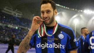 スーペル・コッパ優勝に歓喜のチャルハノール、因縁深きミランには「カルマは巡るもの」