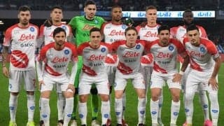 「すぐさまやめるべき」「こっちが恥ずかしくなる」ナポリが大きなキスマークが特徴のバレンタイン限定ユニフォームを着用するも不評