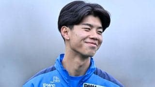 「1cm差なわけなくね?」川崎の写真撮影で注目を集めたのは「高2でプロ契約のDF」！「誰よりも高い」と“台頭”へ期待の声