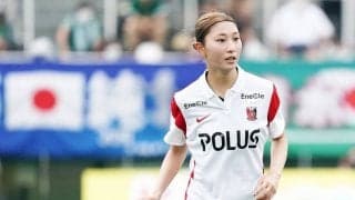 ｢美人すぎ｣浦和レッズレディースMF塩越柚歩、元同僚との再会ショットが反響！広島レジーナDF木崎あおいと｢中学3年間一緒に通った思い出の川越｣を訪問