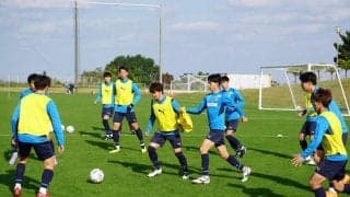 【毎日レポート! 川崎F沖縄合宿】川崎が3バックでの戦術練習行う！ MF脇坂泰斗は「意欲的にみんながやっている」、DF大南拓磨は「遠くが見えなくならないように」と手応え語る！