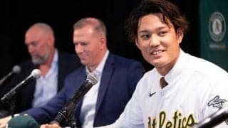【MLB】記念撮影で際立つ“デカさ”…名物GMも驚愕「マジか」　藤浪晋太郎が「大きくなった」