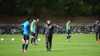 【毎日レポート! 川崎F沖縄合宿】10対11のフォーメーション練習で飛んだ鬼木監督の「エラーが出るのは仕方ない。思い切ってやろう」の声！ サイドを変えられた時にどう対応すべきか、新加入選手とともにトライ＆エラー