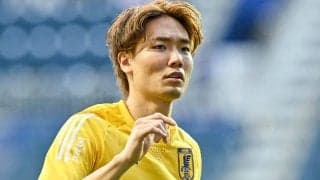 「板倉くん?」「顔ワロタ」寒さを訴える日本代表・板倉滉の写真に「長谷部誠選手の顔に似てる気がする」などファン反応！ 言葉はなくとも雄弁に物語る雪の中の一枚