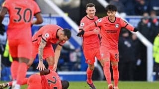 三笘薫のスーパーゴールの裏で珍プレー、抱きつこうとしたカイセドが股間を抑えピッチで悶絶「吹き飛ばしてる」「大丈夫？」