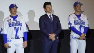 DeNA、進化したユニに山崎「斬新」　移籍→即モデル抜擢で褒められた京田は安堵