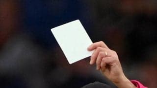 ポルトガルの試合で主審が“ホワイトカード”を掲示！　メディカルの人命救助称える