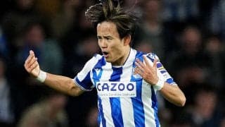 「ご機嫌ななめ？」バルセロナへ移動する久保建英、ボサボサの前髪を撮影されカメラを跳ね除け話題に「寝起きかな？」「おもしろすぎ」