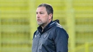 「完全にホワイトアウトしています」J2山形のスタジアムを襲った「猛吹雪の映像」に、サポーターが意見提起！ 「蛍光オレンジボールでもあっという間に消えうせる」「秋冬制になっても試合できんな」とJリーグのあり方を問う