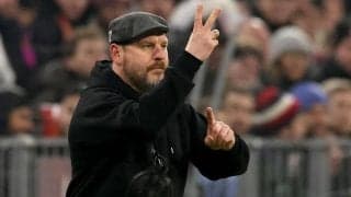 「唯一寒くない観戦者」「24分で脱いだ」気温1度のナイトゲーム、半袖で指揮する監督が大注目…相手監督は当然ベンチコート着用