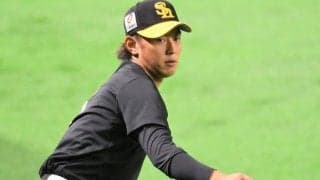 「凄い！　魔球」“投手・今宮”は健在　捕手も捕れぬキレキレ変化球は「球筋エグ」