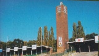 日本代表の練習取材を切り上げるほどの価値【歴史の荒波の中で生まれた「世界で唯一」のスタジアム】(2)