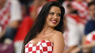 「目のやり場に困る」「セクシーだ」W杯で話題のクロアチア美女サポーター、またしても騒つかせる過激投稿に「最高のプレゼント」