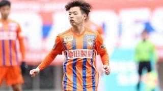 ベルギーで研鑽積む本間至恩が大暴れ！ショートカウンターからアシスト記録し直後に退場…