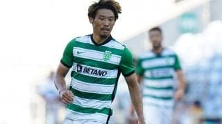 守田英正の妻・藤阪れいなさんが26歳のバースデー！ 娘との2ショットで祝福