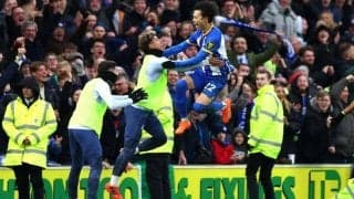 スーパーゴールの三笘薫、ゴールパフォでまたも味方をノックアウト！？投げ飛ばされたサルミエントは思わず「強すぎるよ」