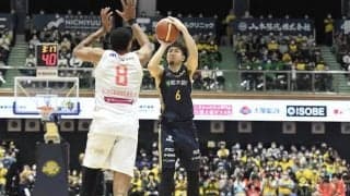 新武器ステップバック3Pに挑戦中の比江島慎…佐々HCは「慎の進化が見られて楽しい」