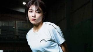 “爆破動画”が海外で大バズり　抜群の運動神経…俊足巧打の「水着美女」の正体は