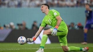 「床が痛い」「アルゼンチンの反則」アルゼンチン代表の守護神はボウリングでも規格外プレー披露「誰があんなに飛ばすんだ」「バスケットと混同してる」