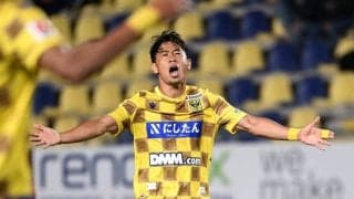 「楽しそう」「スイーツいっぱい♡」日本代表GKが香川真司への「欧州での惜別写真」公開！ 「スイーツパーティ」と「エッフェル塔」での記念写真