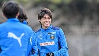 「僕が招集したわけではないので（笑）」川崎DF車屋紳太郎が明かした「チーム内最大派閥の実態」…“若手選手が寄ってくる求心力”と“攻めの最終ラインの現在地”