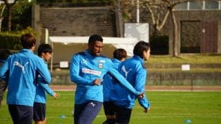 【毎日レポート! 川崎F沖縄合宿】午後練習が中止にもかかわらず、午前練習後に長時間の居残り練習！ 鬼木達監督も「せっかく早く終わらせたのに、みんな居残りするんですよ（笑）」