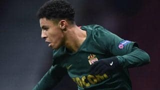 ニースの10番が“膝スラ”失敗で流血、アンリは笑う