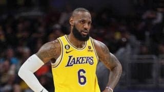 キャブズ時代の戦友カイリー獲得失敗に、レブロンは「もちろんがっかりした」