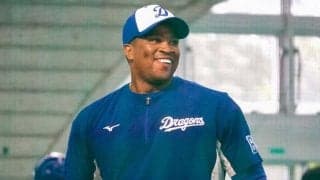 愛くるしい笑顔で頭ポン「可愛い」　照れる20歳…助っ人イチャイチャが「雰囲気いい」