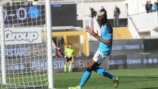 好調ナポリFWオシムヘンがほっこりエピソード、ボールぶつけたスタンドの相手サポ少女へ直接謝罪に