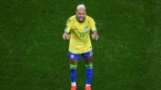 ネイマールが3年連続6度目のサンバゴールド受賞！トロフィーの金球にキスも