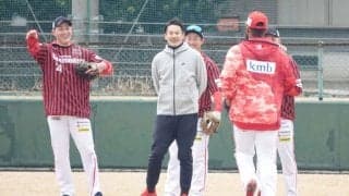 「振りかぶっても勢いは変わらない」　外野手が正確性を身につける“山なり送球”