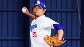 奇跡のコーチとともに「女性ファンがやばい」　青で際立つ精悍顔が「カッコよすぎ」