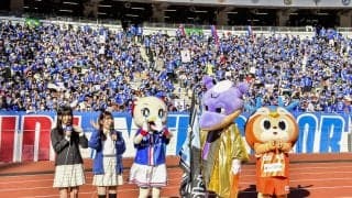 「(実質)センターにいるし」J1復帰を目指すクラブのマスコットのポジショニングにサポーターから称賛集まる！ 「ポジショニングが完璧だったから開幕スタメン硬い」の声も出た、順位以上に目立つ位置