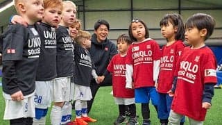 【ブンデスリーガ】内田篤人が古巣シャルケのホームでキッズフェスの子どもを見守る　「少しでもサッカーに親しみを」