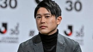 「ウッチーの隣に素敵や」内田篤人氏と吉田麻也＆上月に元鹿島DFが加わった「日本人の私服4ショット」公開！ 現地ファンも反応したプライベート写真