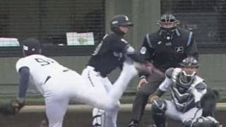 「頭から足まで落ちてる」バット破壊の“弾丸魔球”　侍の秘密兵器が「ヤバすぎて笑う」