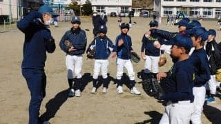 少年野球で怪我を防止する投げ方は？　ポイントは2つ…アップでできる“手首の体操”